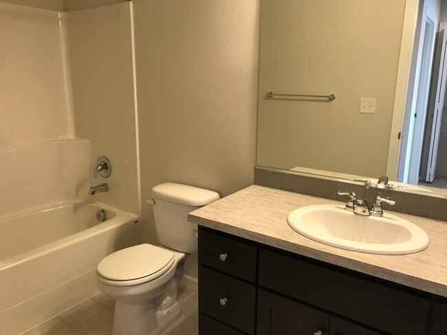 Building Photo - BRAND NEW HOME! Within 5 Minutes of Three ...