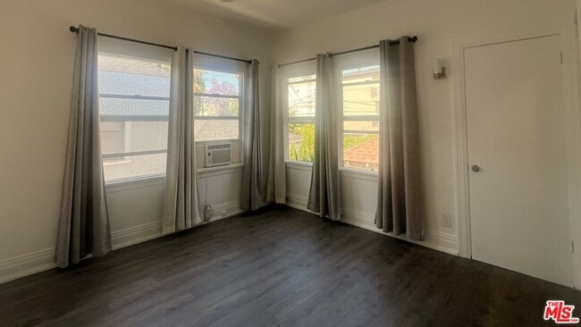 Building Photo - 456 S Wilton Pl