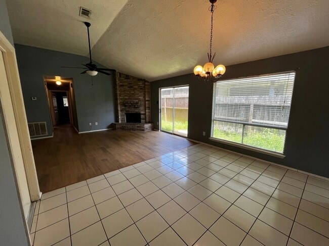Building Photo - 11013 Crenchrus Ct