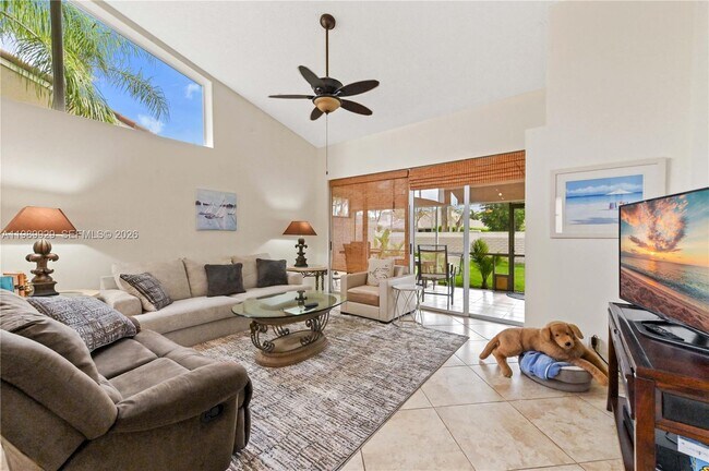 Building Photo - 401 Sabal Palm Ln