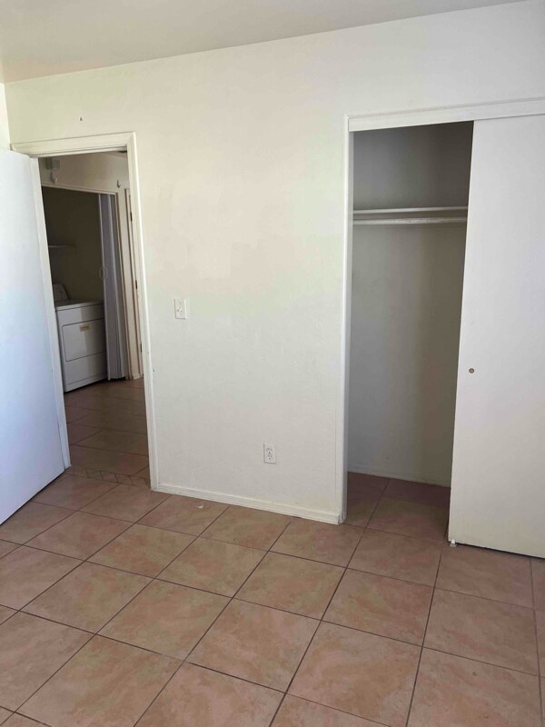 Building Photo - 3430 N Fontana Ave