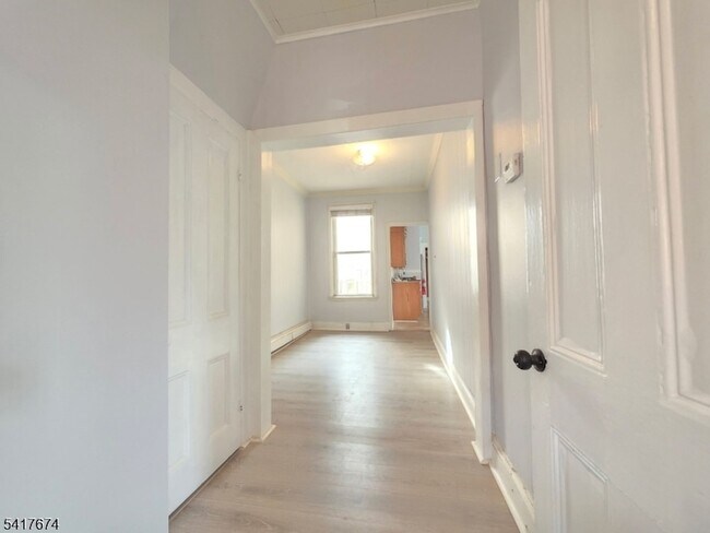 Building Photo - 8 Lincoln Ave