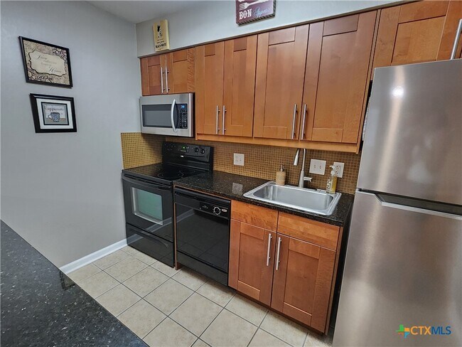 Building Photo - 7685 Northcross Dr