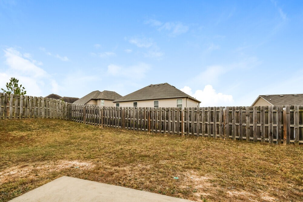 Building Photo - 116 Rosegate Dr