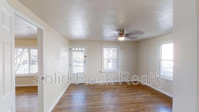 Building Photo - 2437 E St Vrain St