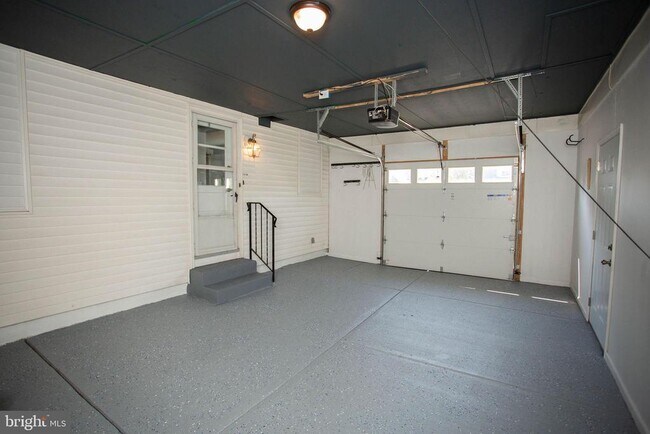 Building Photo - 196 Munger Ave