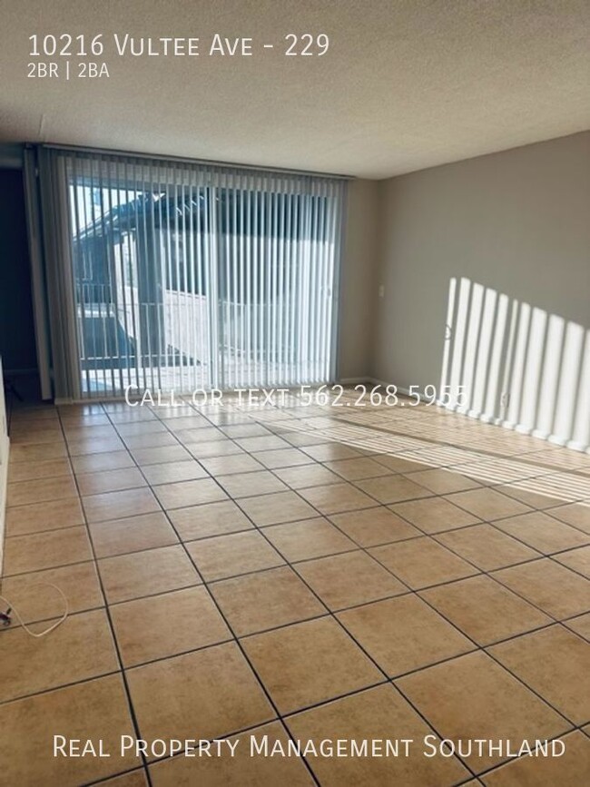 Building Photo - 2 Bedroom/ 2 Bath Spacious Apartment in Do...