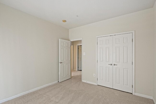 Building Photo - Exquisite brick-front duplex condo, ideall...