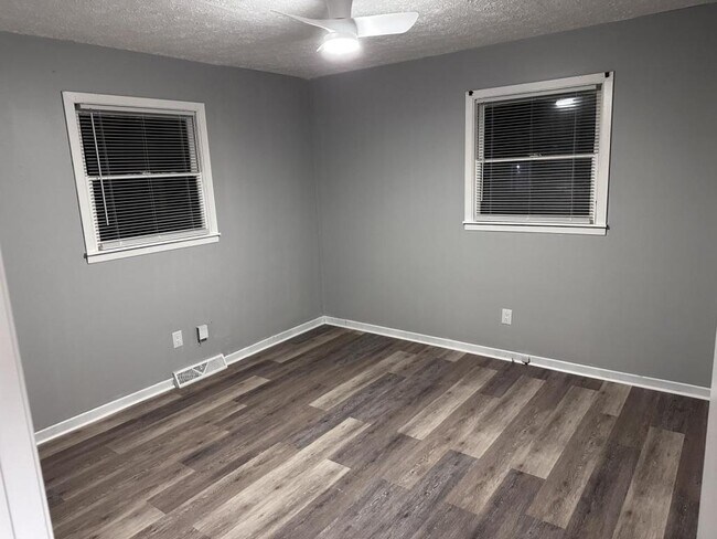 Building Photo - 300 Car-Mol Dr