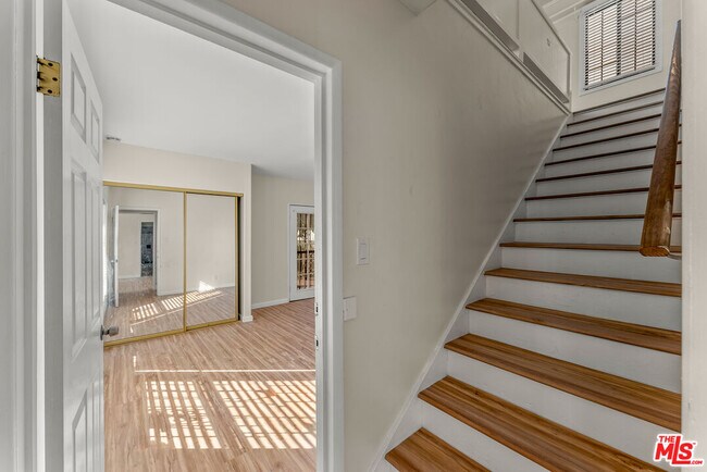 Building Photo - 8905 S Wilton Pl