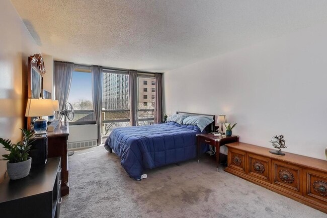 Building Photo - 3150 N Sheridan Rd