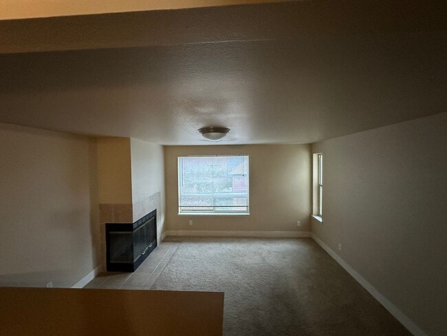 Building Photo - Quiet Updated South Queen 1bd 1bath Condo ...