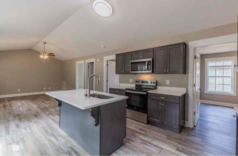 Building Photo - 627 Fondel Ln