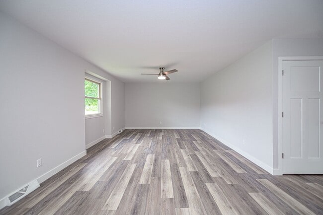 Building Photo - GEORGETOWN Duplex - SW Columbia – 3 Bed, 3...