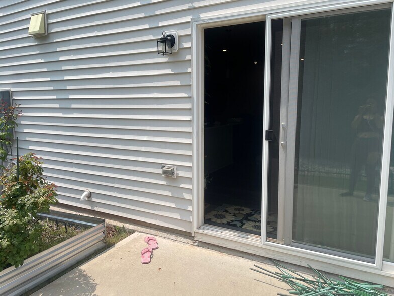 Building Photo - Room in Townhome on Citadel Ave