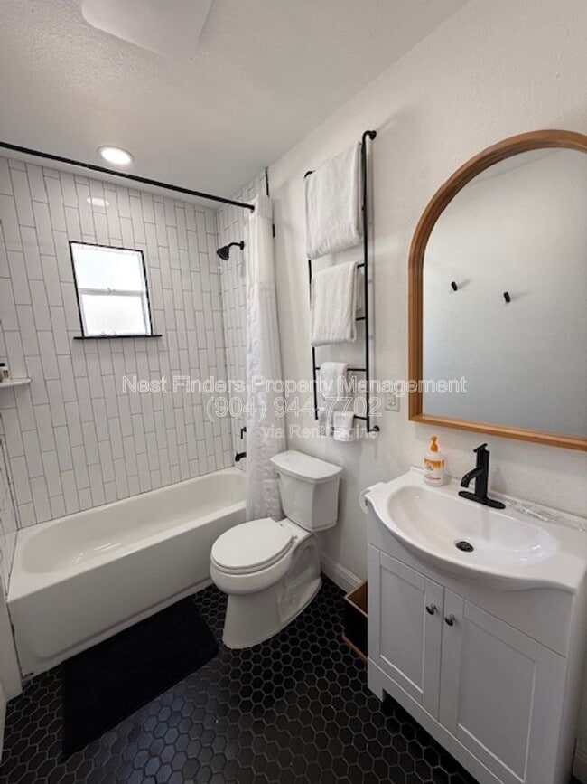 Building Photo - 2811 College St