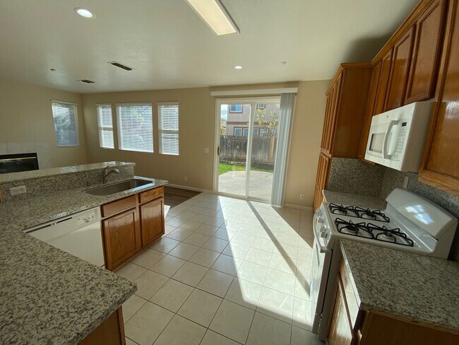 Building Photo - 4 Bed 3 Bath In Brentwood (Recently Updated)