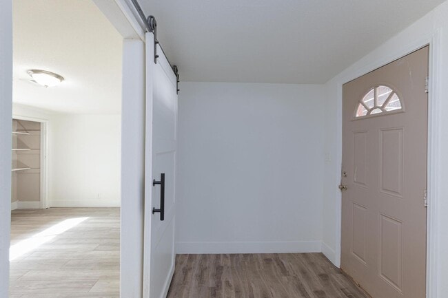 Building Photo - Stylish 4-Bedroom Single-Story Home with M...