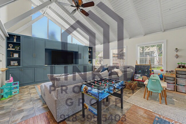 Building Photo - Beautiful Maple Ridge Home