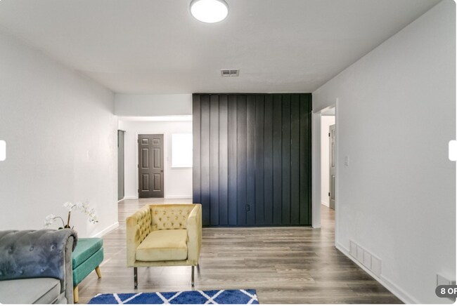 Building Photo - ASK ABOUT OUR VALENTINES DAY MOVE-IN SPECI...