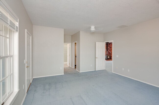 Building Photo - 3 Bedroom Farm House For Rent