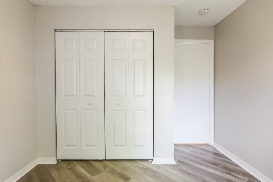 Building Photo - 180 Heatherwood Dr