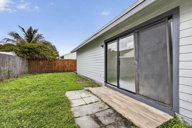 Building Photo - 7771 Blackwood Ln