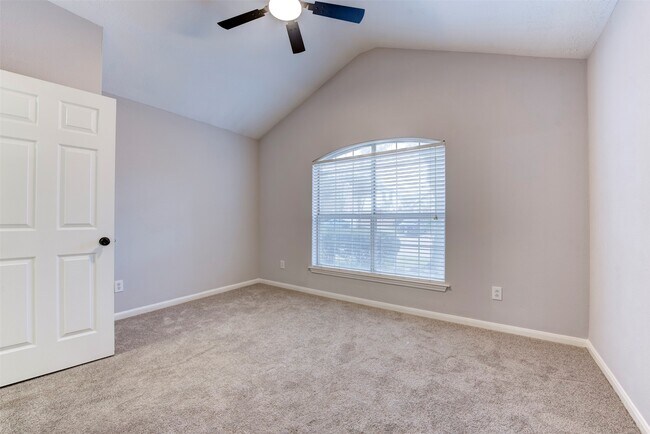 Building Photo - 9026 Eaglecove Dr