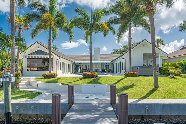 Building Photo - 195 Spinnaker Dr