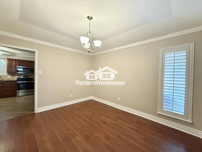 Building Photo - Beautiful home in well established neighbo...