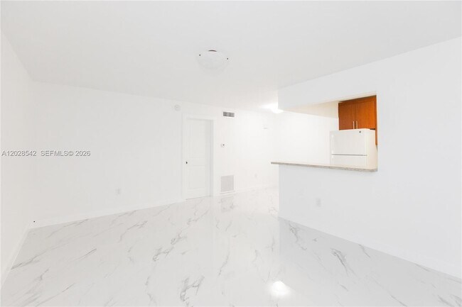 Building Photo - 1060 NE 78th St