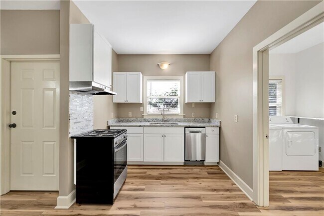 Building Photo - 305 Jackson St N