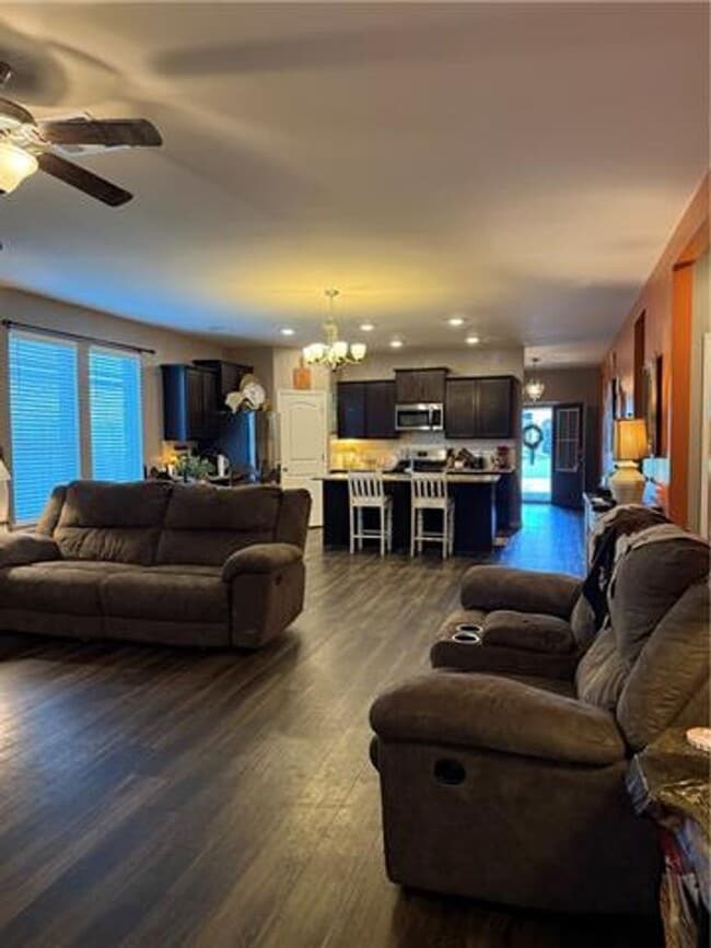 Building Photo - Welcome home to this **beautiful 4-bedroom, 2-bath rental