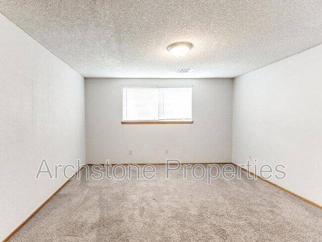Building Photo - 2524 Boxwood Ave