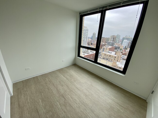 Building Photo - 712 N Dearborn St