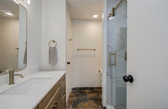 Building Photo - 15309 Kingfield Dr