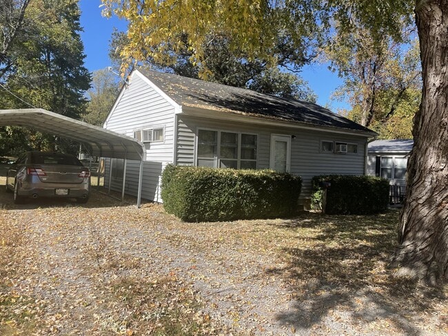 Primary Photo - 113 Meek St