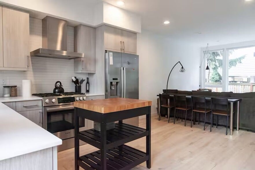 Building Photo - Fully Furnished Home in Green Lake Area!!!