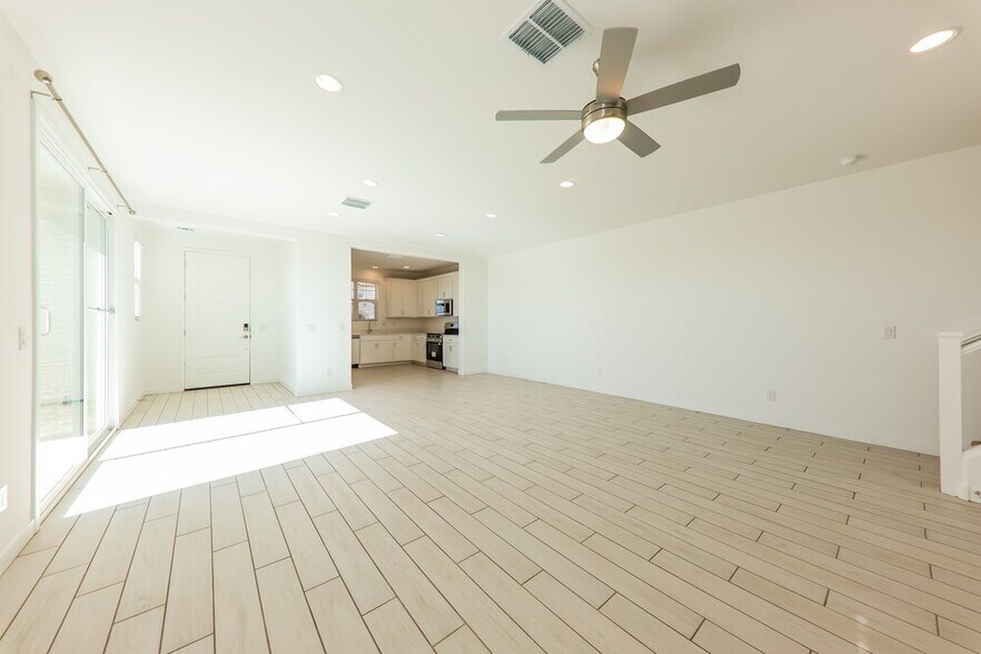 Building Photo - 16378 W Weeping Willow Rd