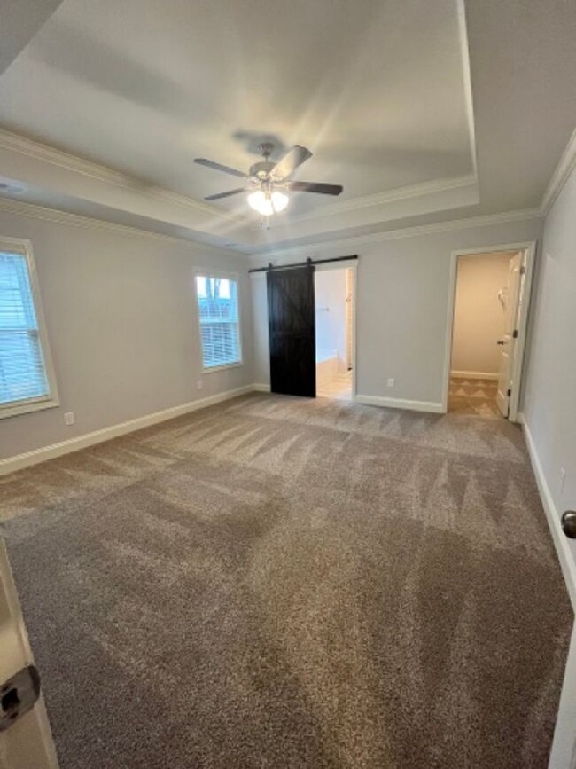 Building Photo - Charming modern 3 bedroom/ 2 bath with office