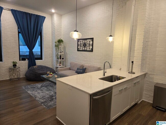 Building Photo - 1329 4th Ave S