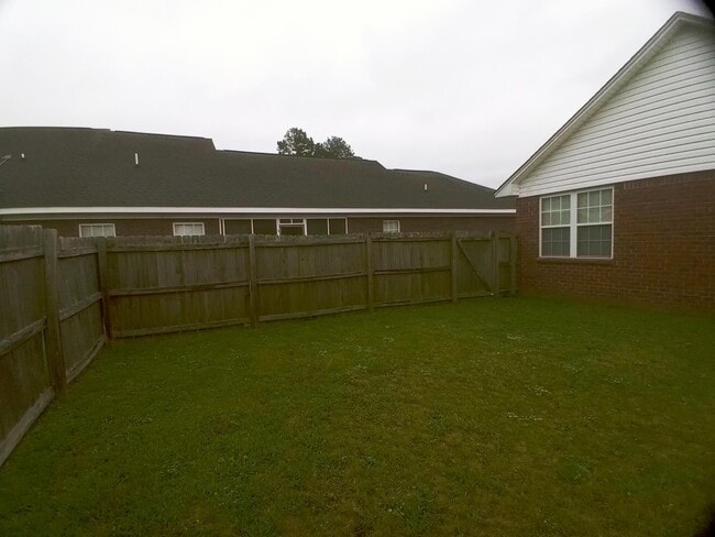 Building Photo - 2212 Dartmouth Dr