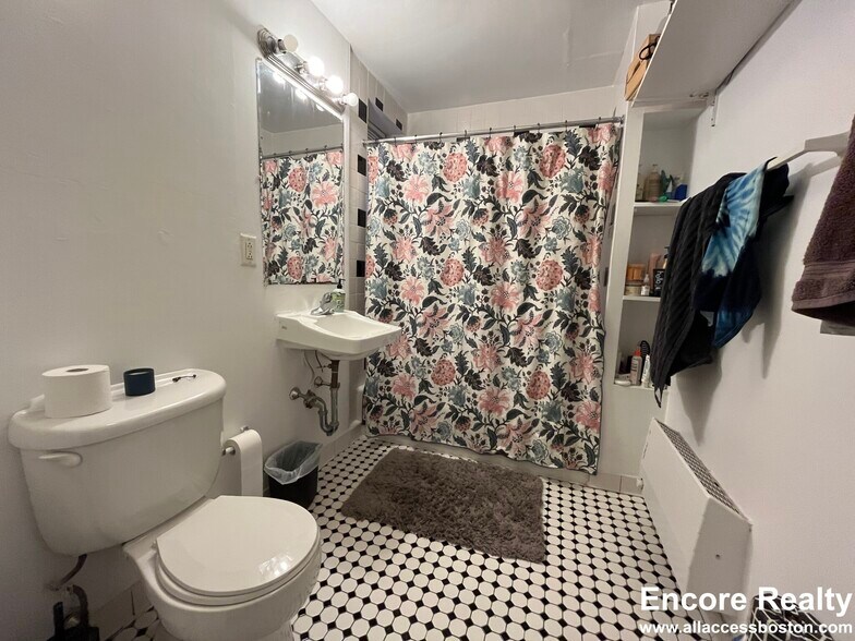 Building Photo - 16 Aberdeen St