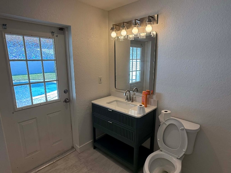 Building Photo - 1642 NE South St