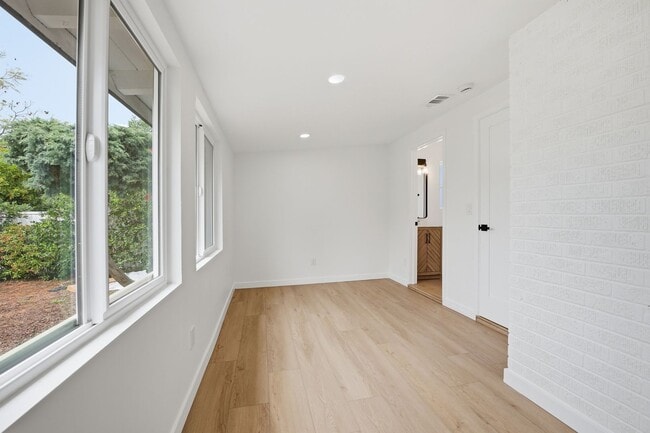 Building Photo - Brand new remodel!