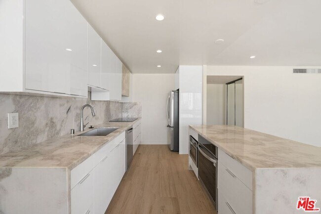 Building Photo - 2222 Ave of the Stars