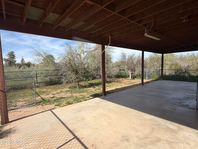 Building Photo - 1328 E Maddock Rd