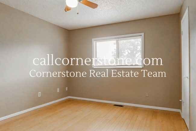 Building Photo - 2570 Clarendon Dr