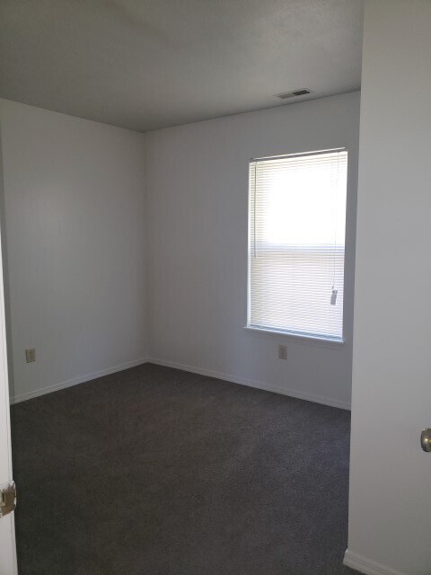 Building Photo - 1302 N Kinser Pike