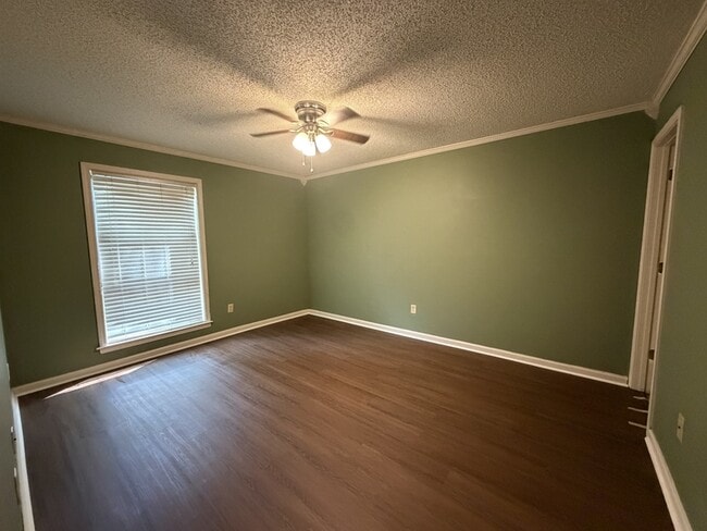 Building Photo - 5712 Los Gatos Dr
